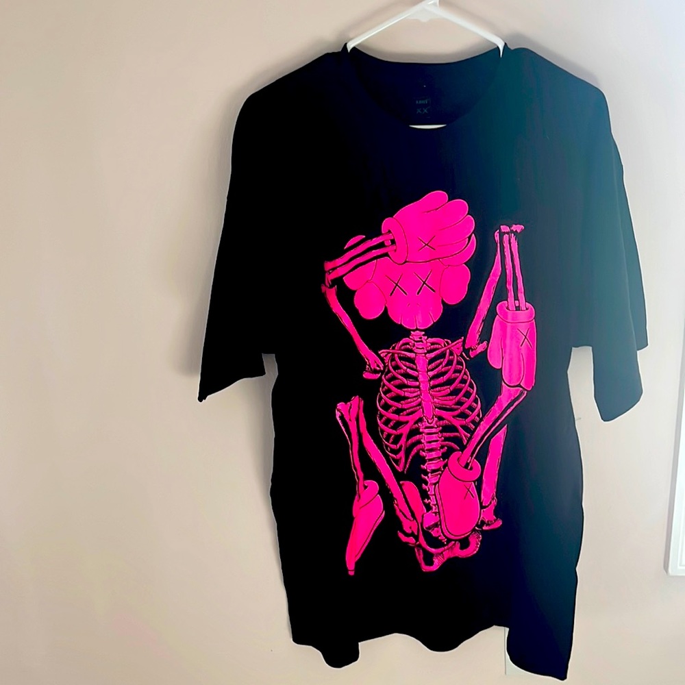 Kaws skeleton new fiction black t shirt with pink skeleton